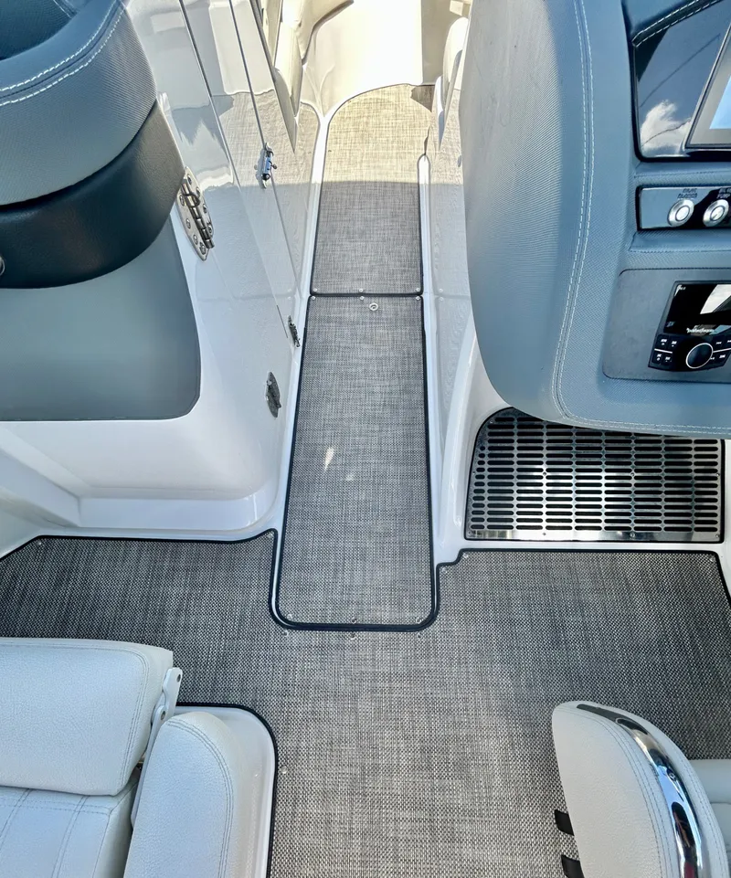 Slide: The Image of Cobalt R5 Surf 2020 - 35