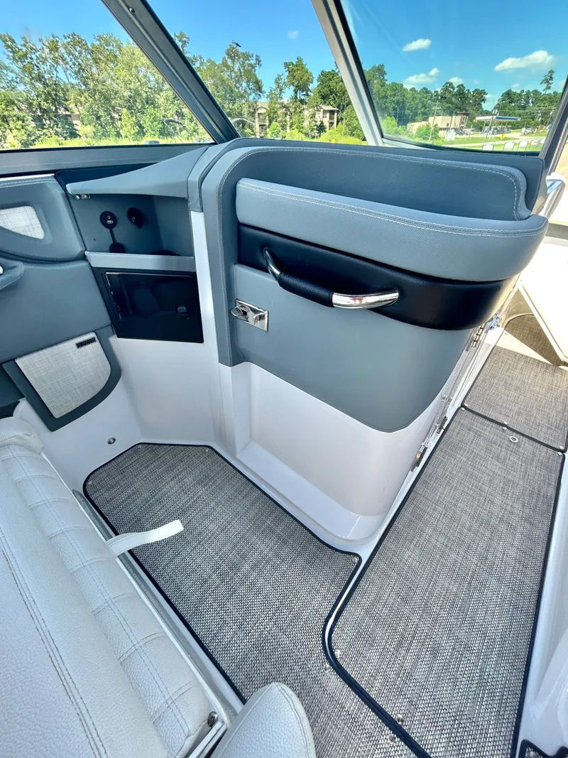 Slide: The Image of Cobalt R5 Surf 2020 - 42