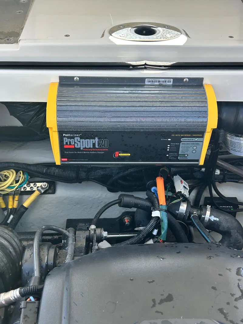 Slide: The Image of Cobalt R5 Surf 2020 - 61