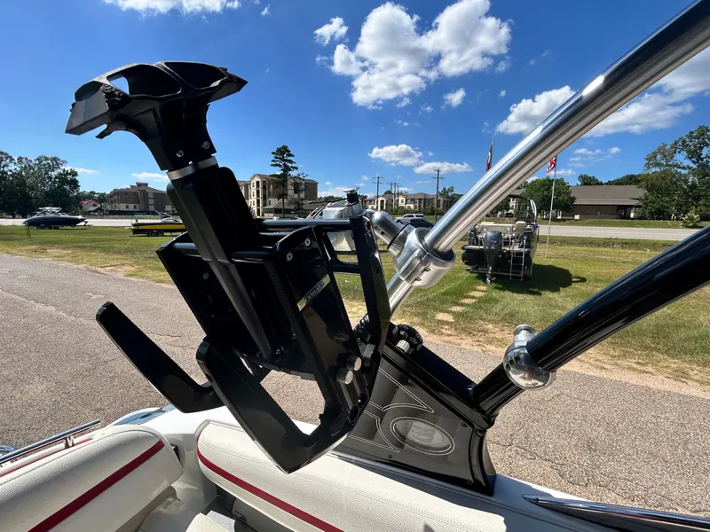 Slide: The Image of Cobalt R5 Surf 2020 - 72