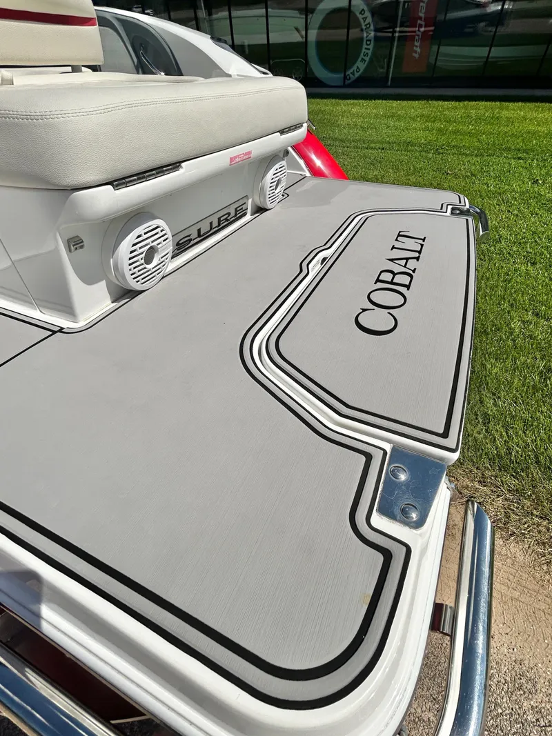 Slide: The Image of Cobalt R5 Surf 2020 - 76