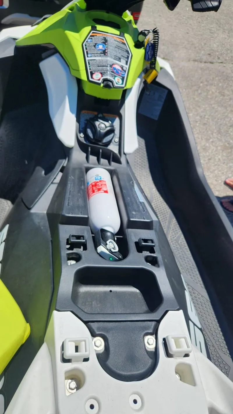 Slide: The Image of Sea-Doo SPARK 3UP IBR CONV 2023 - 7