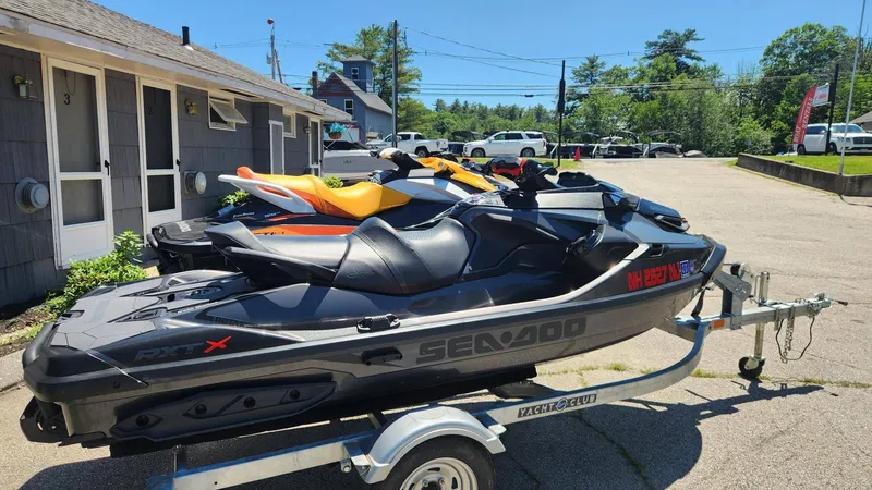 Slide: The Image of Sea-Doo RXT-X 300 iDF 2023 - 3