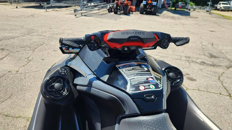 Slide: The Image of Sea-Doo RXT-X 300 iDF 2023 - 4