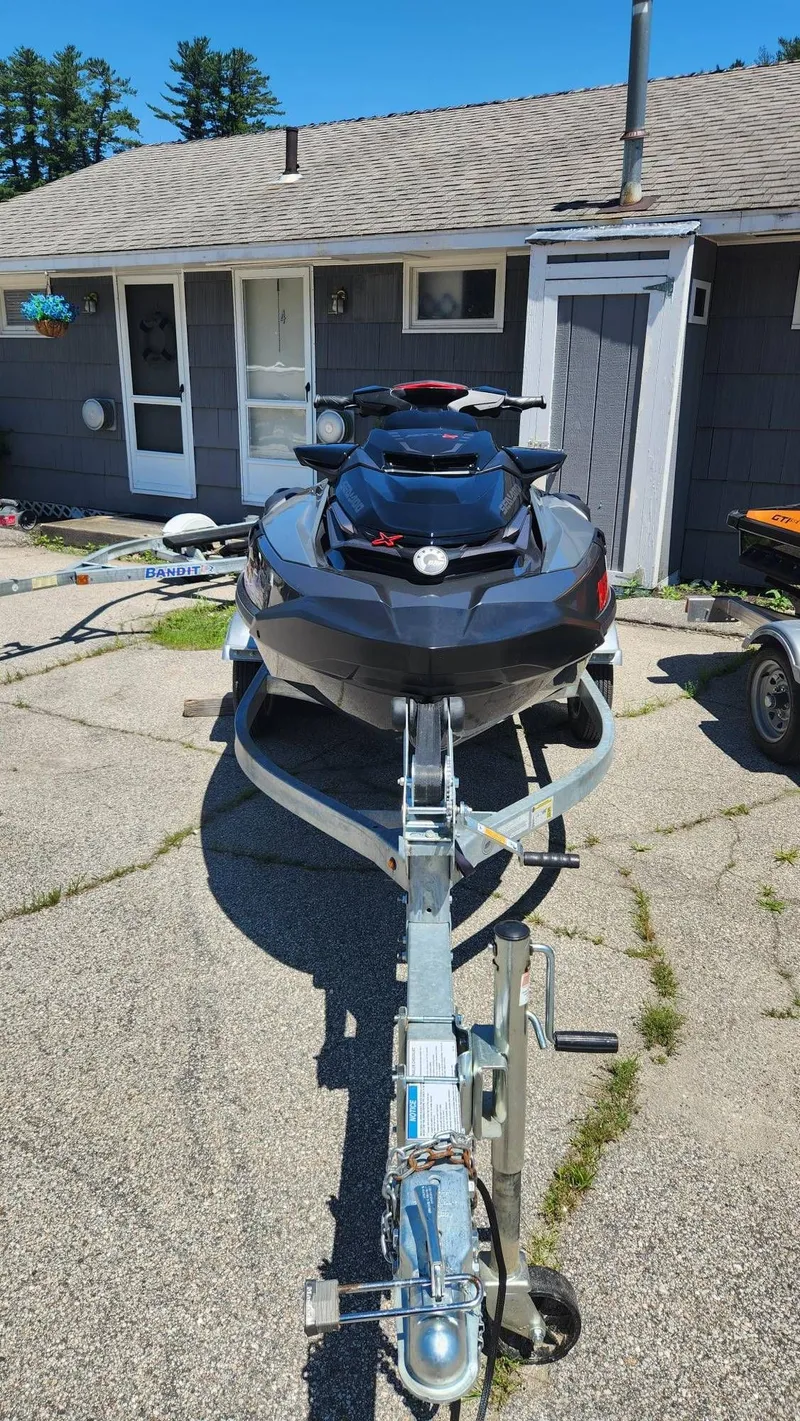 Slide: The Image of Sea-Doo RXT-X 300 iDF 2023 - 5