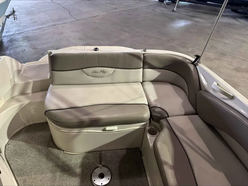 Slide: The Image of Sea Ray 240 Sundeck 2004 - 10