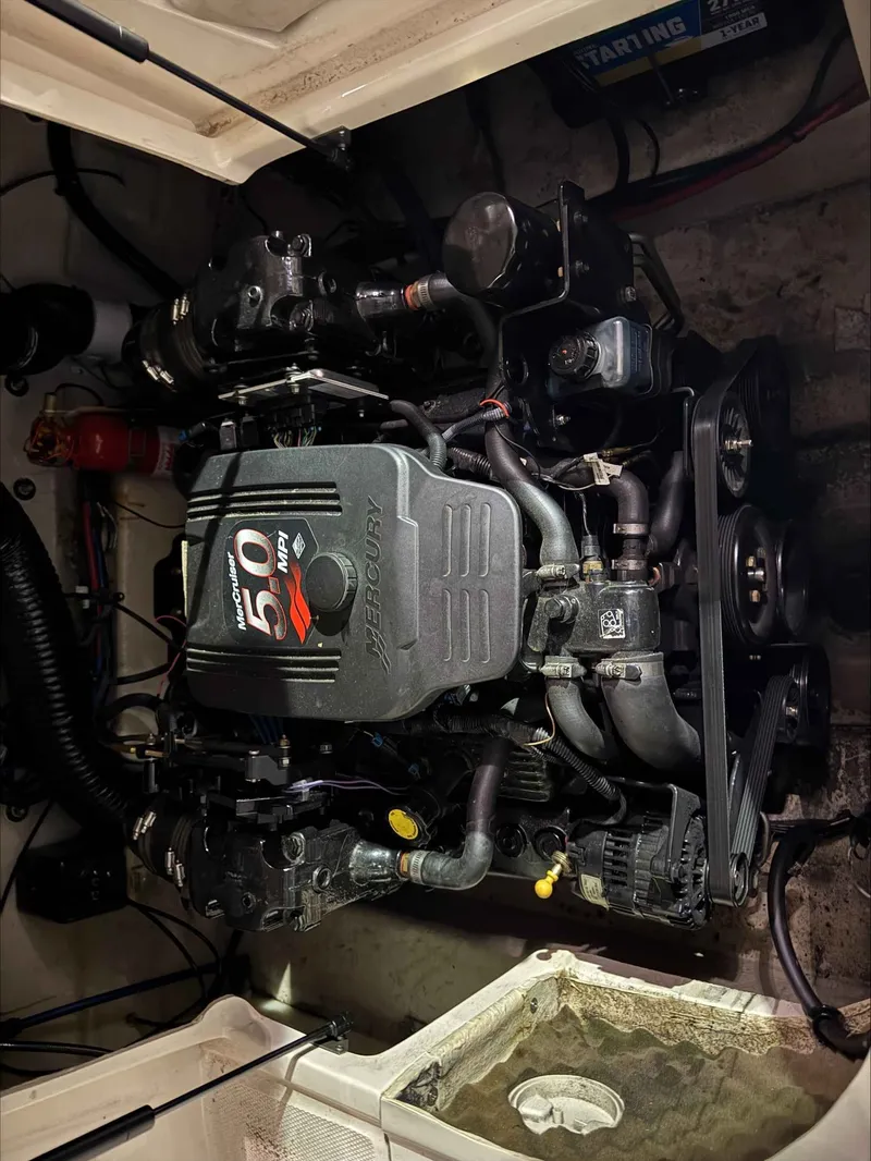 Slide: The Image of Sea Ray 240 Sundeck 2004 - 13