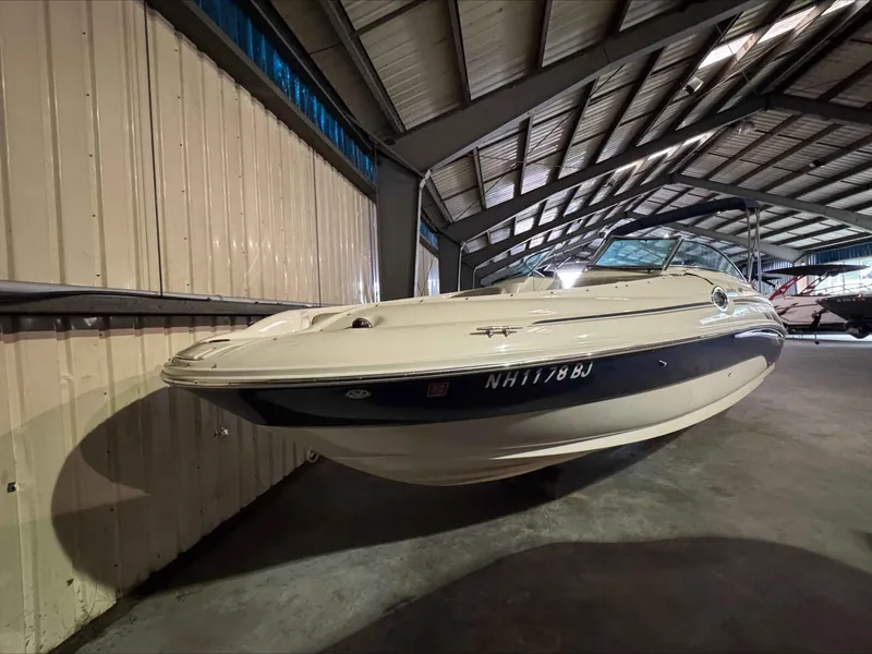 Slide: The Image of Sea Ray 240 Sundeck 2004 - 3