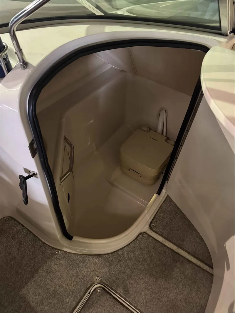 Slide: The Image of Sea Ray 240 Sundeck 2004 - 7