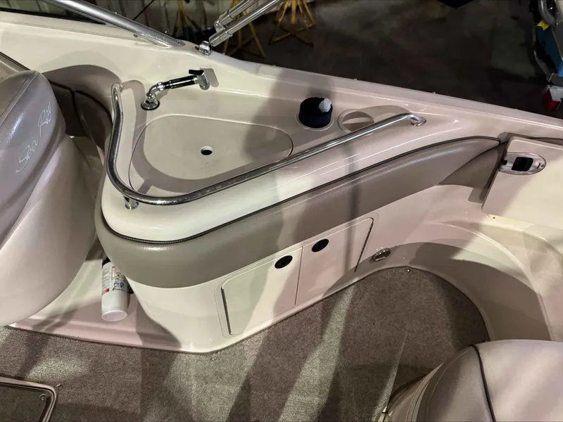 Slide: The Image of Sea Ray 240 Sundeck 2004 - 8