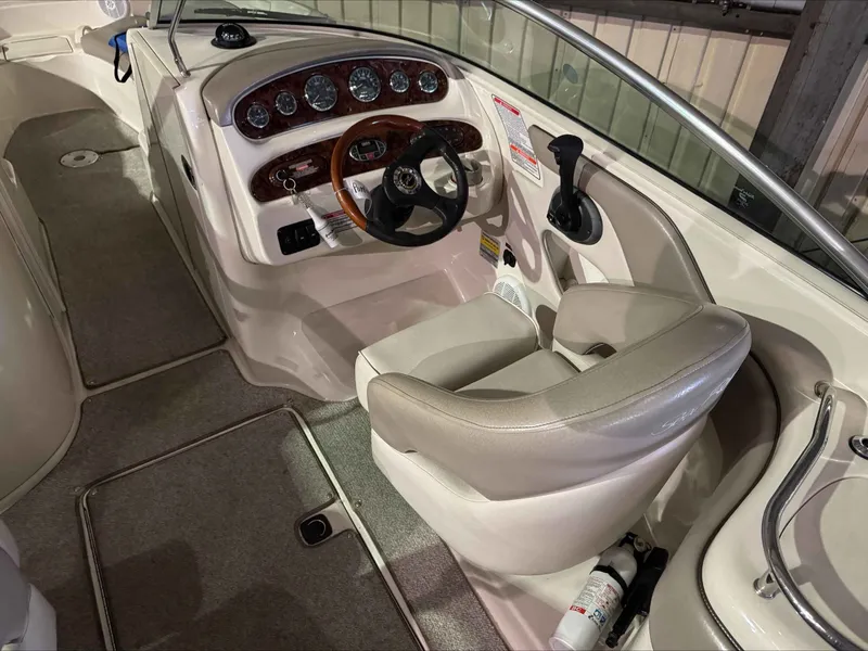 Slide: The Image of Sea Ray 240 Sundeck 2004 - 9