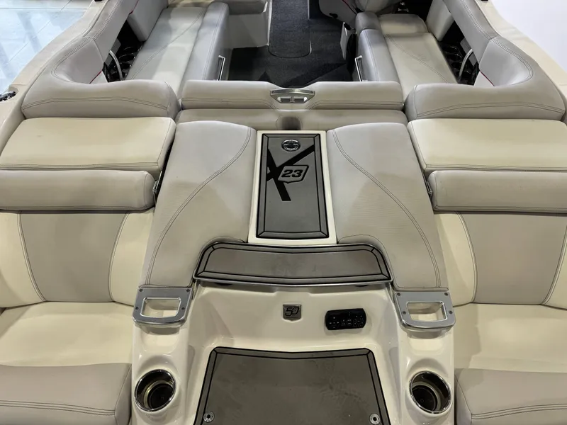 Slide: The Image of MasterCraft X23 2018 - 10