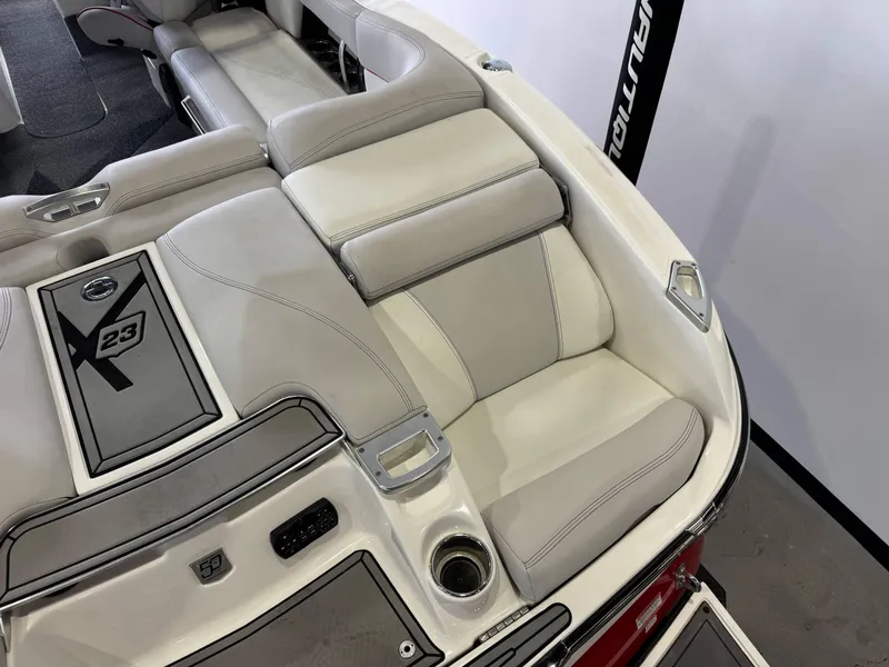 Slide: The Image of MasterCraft X23 2018 - 11