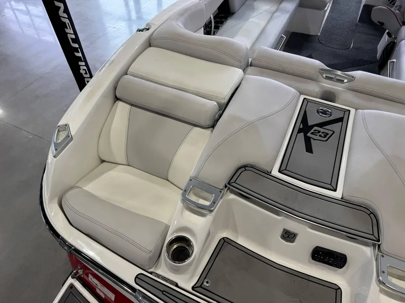 Slide: The Image of MasterCraft X23 2018 - 12