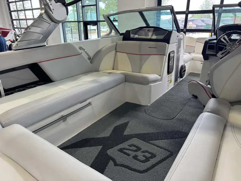 Slide: The Image of MasterCraft X23 2018 - 14