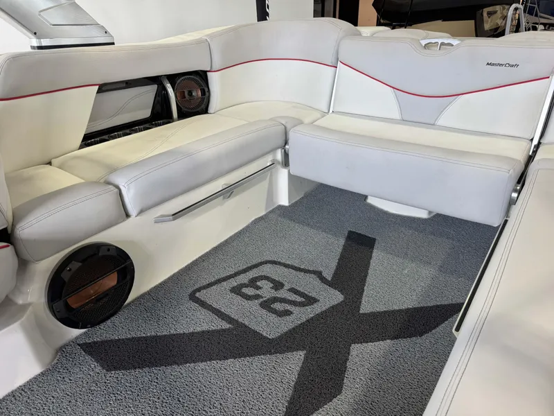 Slide: The Image of MasterCraft X23 2018 - 15