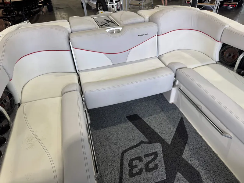 Slide: The Image of MasterCraft X23 2018 - 16