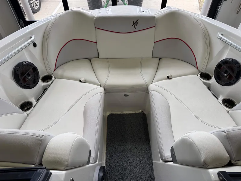 Slide: The Image of MasterCraft X23 2018 - 17