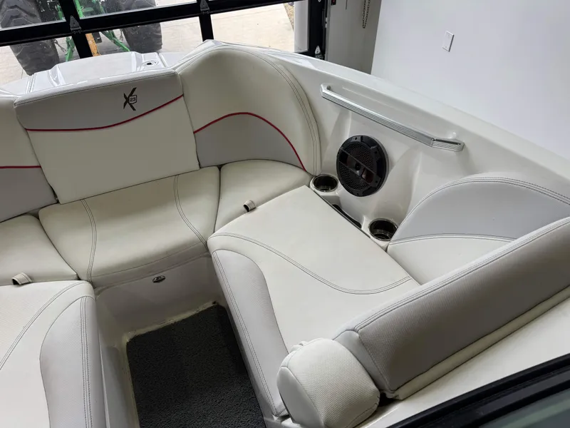 Slide: The Image of MasterCraft X23 2018 - 18