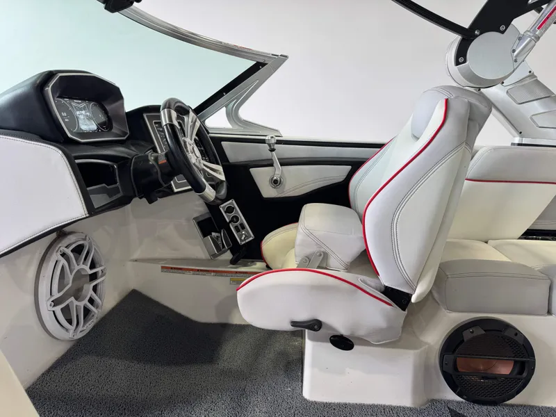 Slide: The Image of MasterCraft X23 2018 - 23