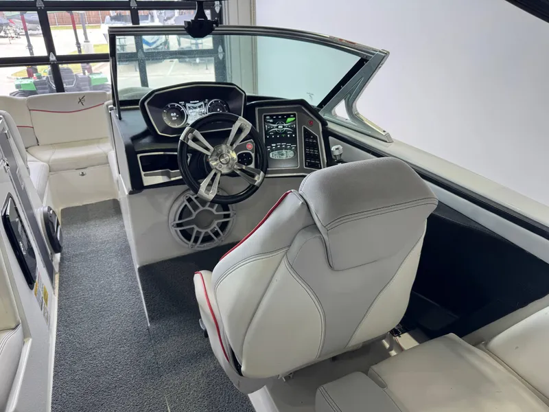 Slide: The Image of MasterCraft X23 2018 - 24