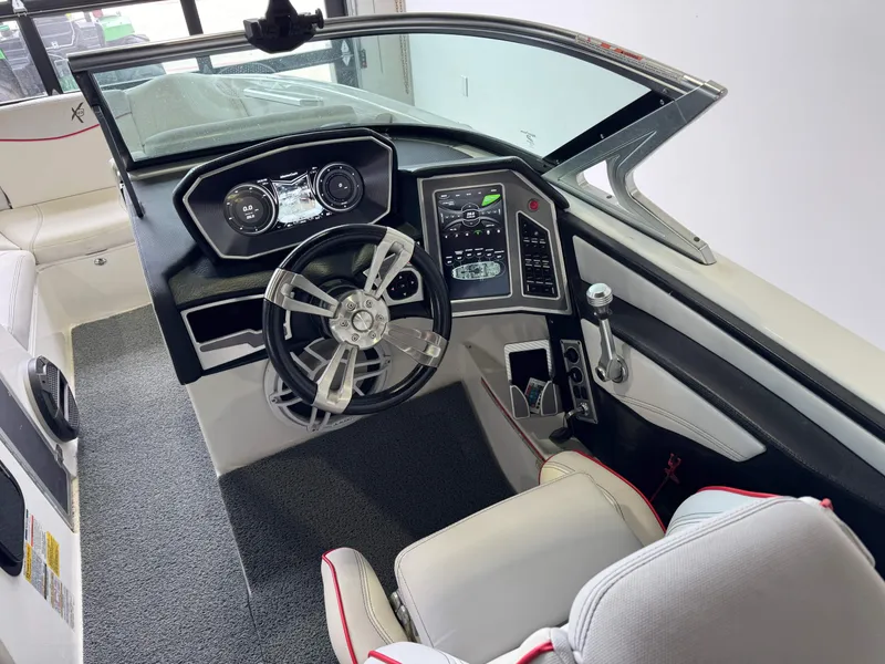 Slide: The Image of MasterCraft X23 2018 - 25