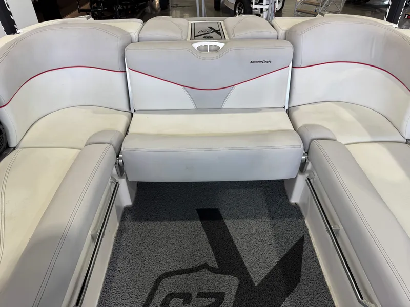 Slide: The Image of MasterCraft X23 2018 - 27