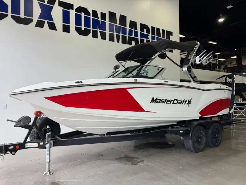 Slide: The Image of MasterCraft X23 2018 - 3