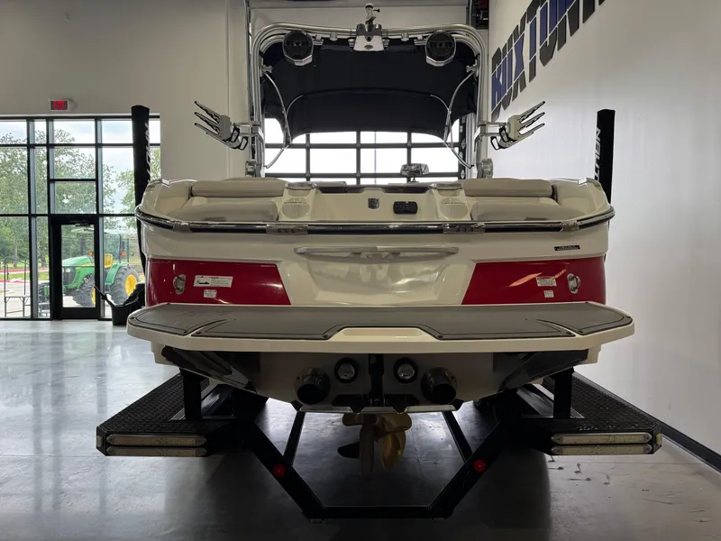 Slide: The Image of MasterCraft X23 2018 - 6