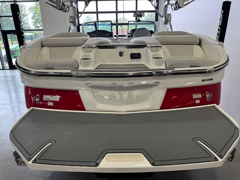 Slide: The Image of MasterCraft X23 2018 - 8