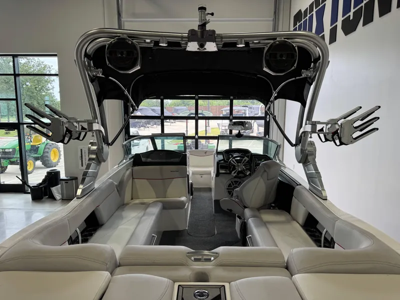 Slide: The Image of MasterCraft X23 2018 - 9