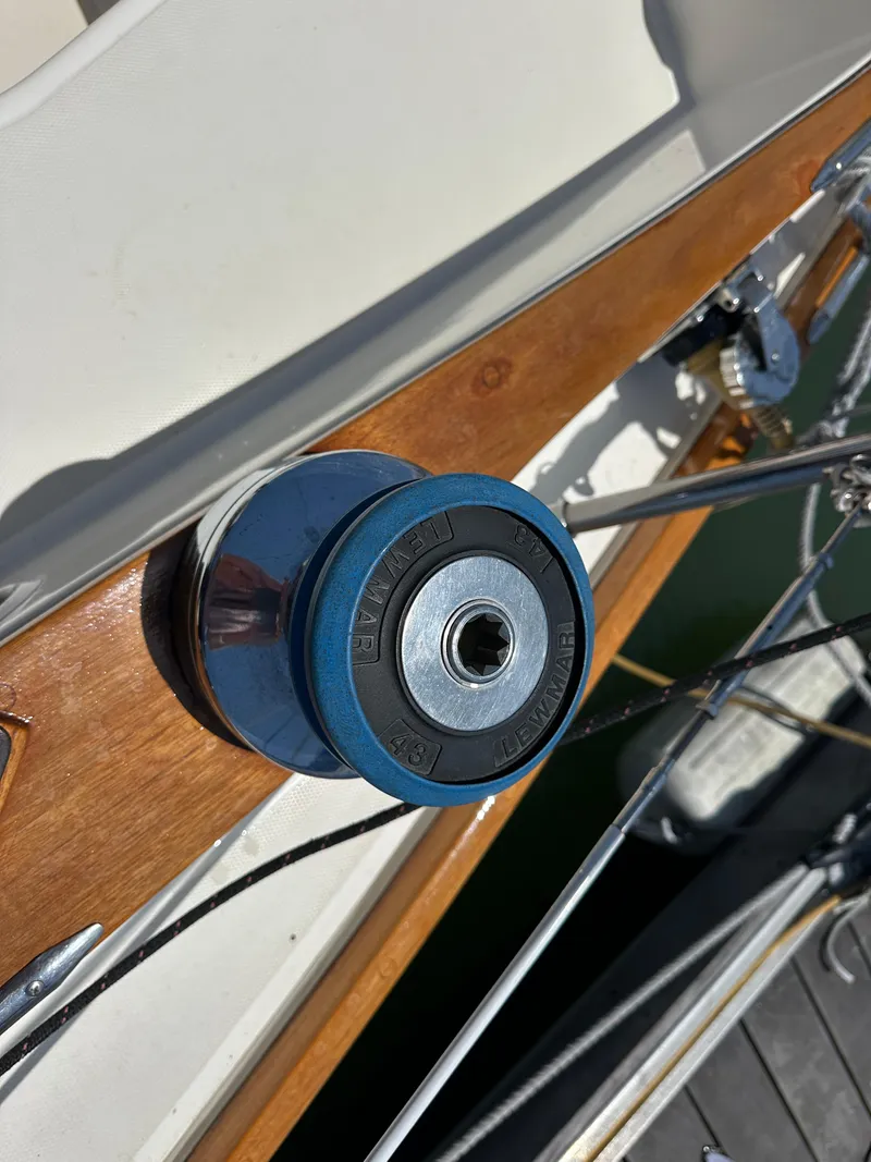 Slide: The Image of Sabre 34 1985 - 54