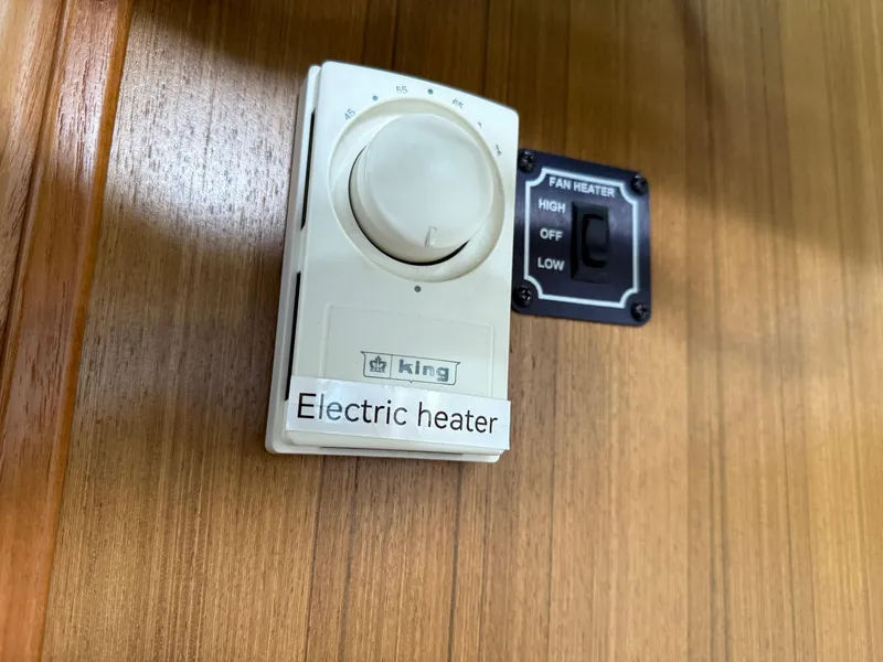 Slide: The Image of Electric heater control panel on 2001 Bayliner 3988 Command Bridge Motoryacht. - 31