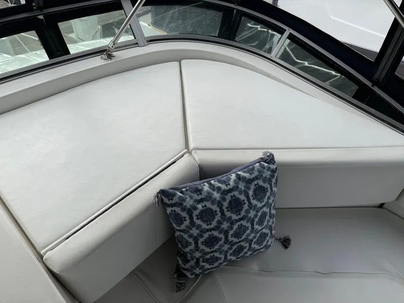 Slide: The Image of Bayliner 3988 Command Bridge Motoryacht 2001 - 52