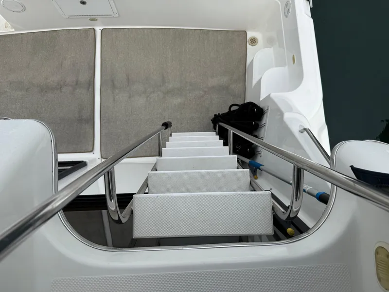 Slide: The Image of Bayliner 3988 Command Bridge Motoryacht 2001 - 53