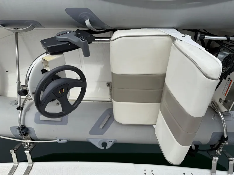 Slide: The Image of Bayliner 3988 Command Bridge Motoryacht 2001 - 57