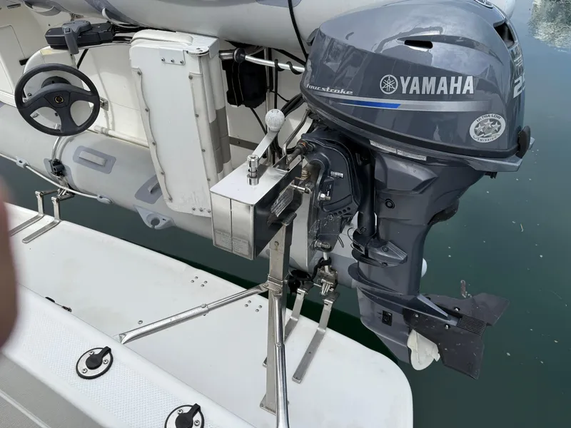 Slide: The Image of Bayliner 3988 Command Bridge Motoryacht 2001 - 58