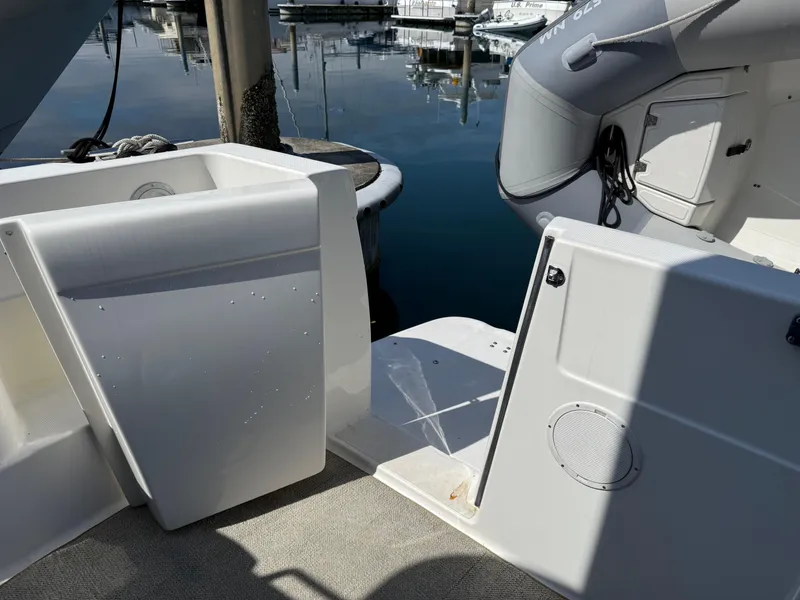 Slide: The Image of Bayliner 3988 Command Bridge Motoryacht 2001 - 60