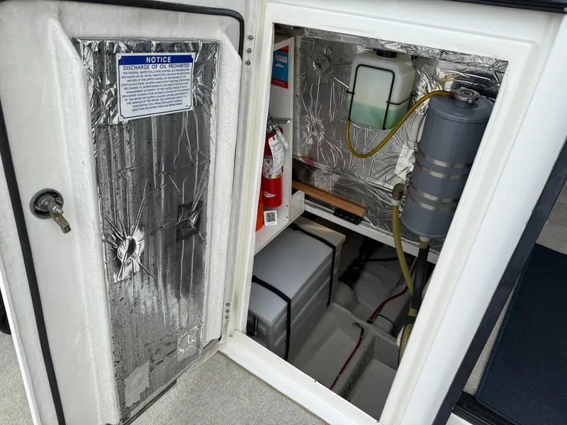 Slide: The Image of Bayliner 3988 Command Bridge Motoryacht 2001 - 62