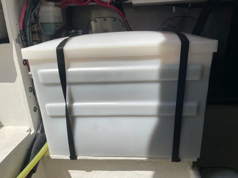 Slide: The Image of Bayliner 3988 Command Bridge Motoryacht 2001 - 64