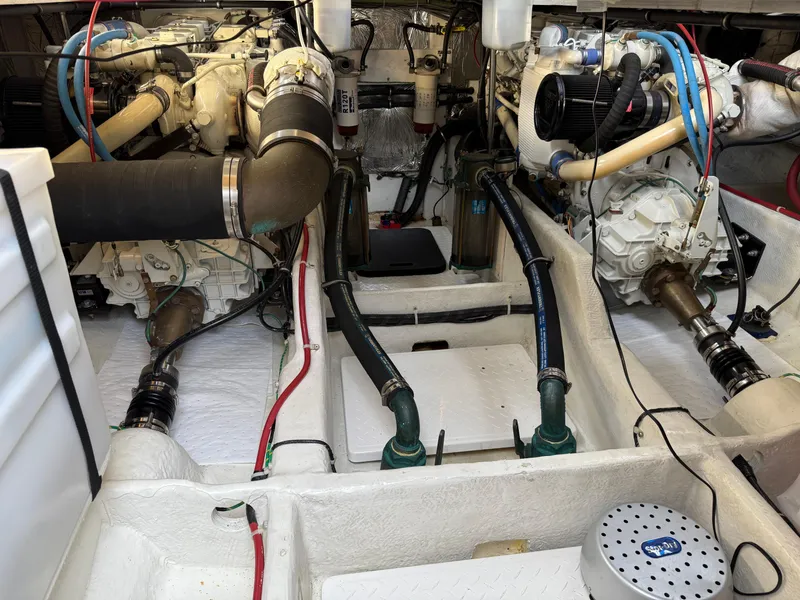 Slide: The Image of Bayliner 3988 Command Bridge Motoryacht 2001 - 65