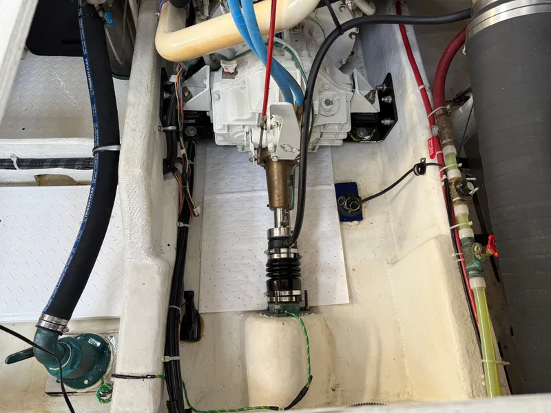 Slide: The Image of Bayliner 3988 Command Bridge Motoryacht 2001 - 67