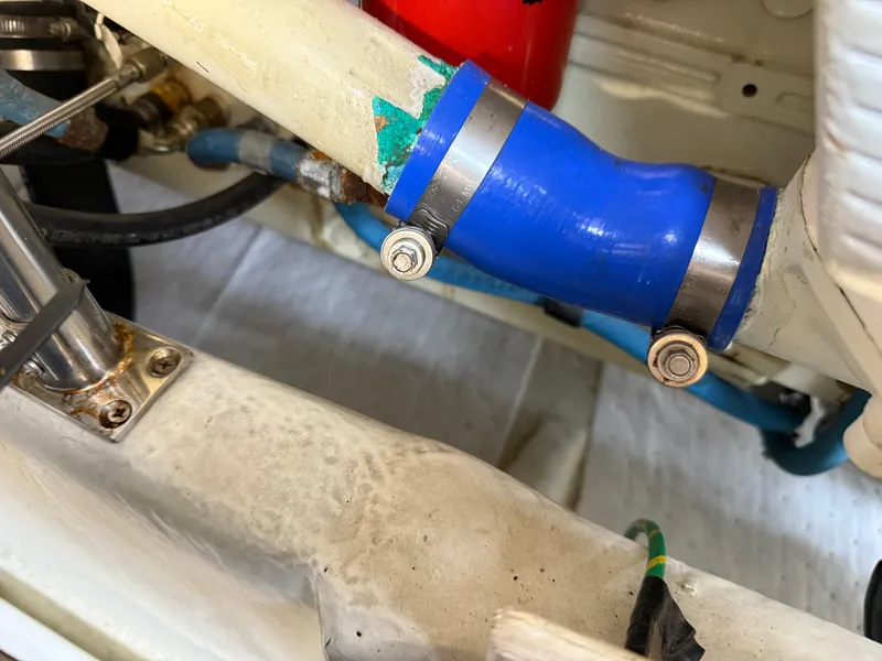 Slide: The Image of Bayliner 3988 Command Bridge Motoryacht 2001 - 70