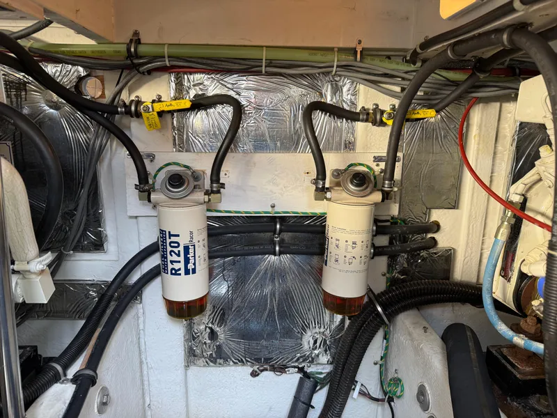 Slide: The Image of Bayliner 3988 Command Bridge Motoryacht 2001 - 72