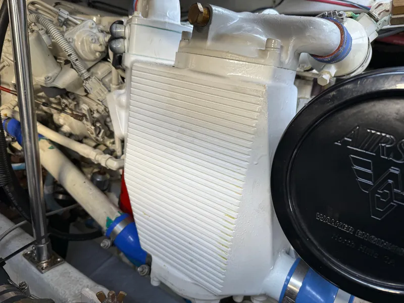 Slide: The Image of Bayliner 3988 Command Bridge Motoryacht 2001 - 75