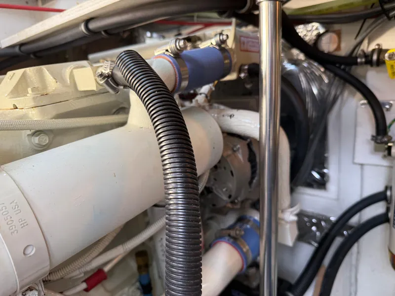 Slide: The Image of Bayliner 3988 Command Bridge Motoryacht 2001 - 76