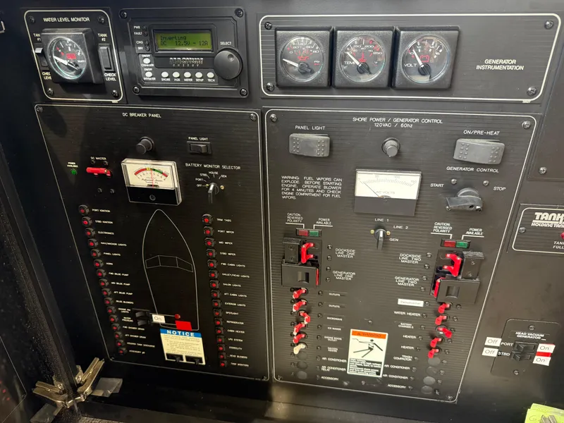 Slide: The Image of Bayliner 3988 Command Bridge Motoryacht 2001 - 81