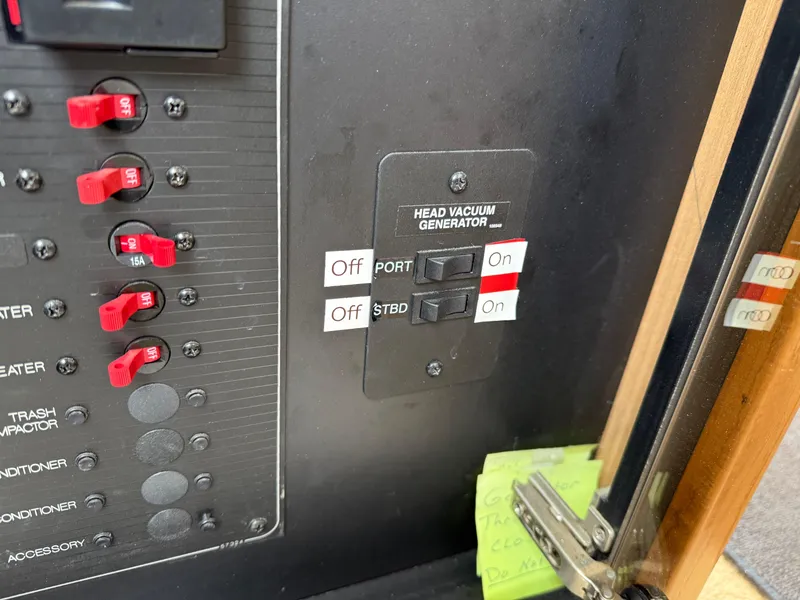 Slide: The Image of Bayliner 3988 Command Bridge Motoryacht 2001 - 83