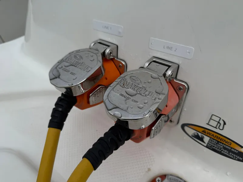 Slide: The Image of Bayliner 3988 Command Bridge Motoryacht 2001 - 84