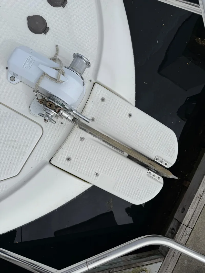 Slide: The Image of Bayliner 3988 Command Bridge Motoryacht 2001 - 85